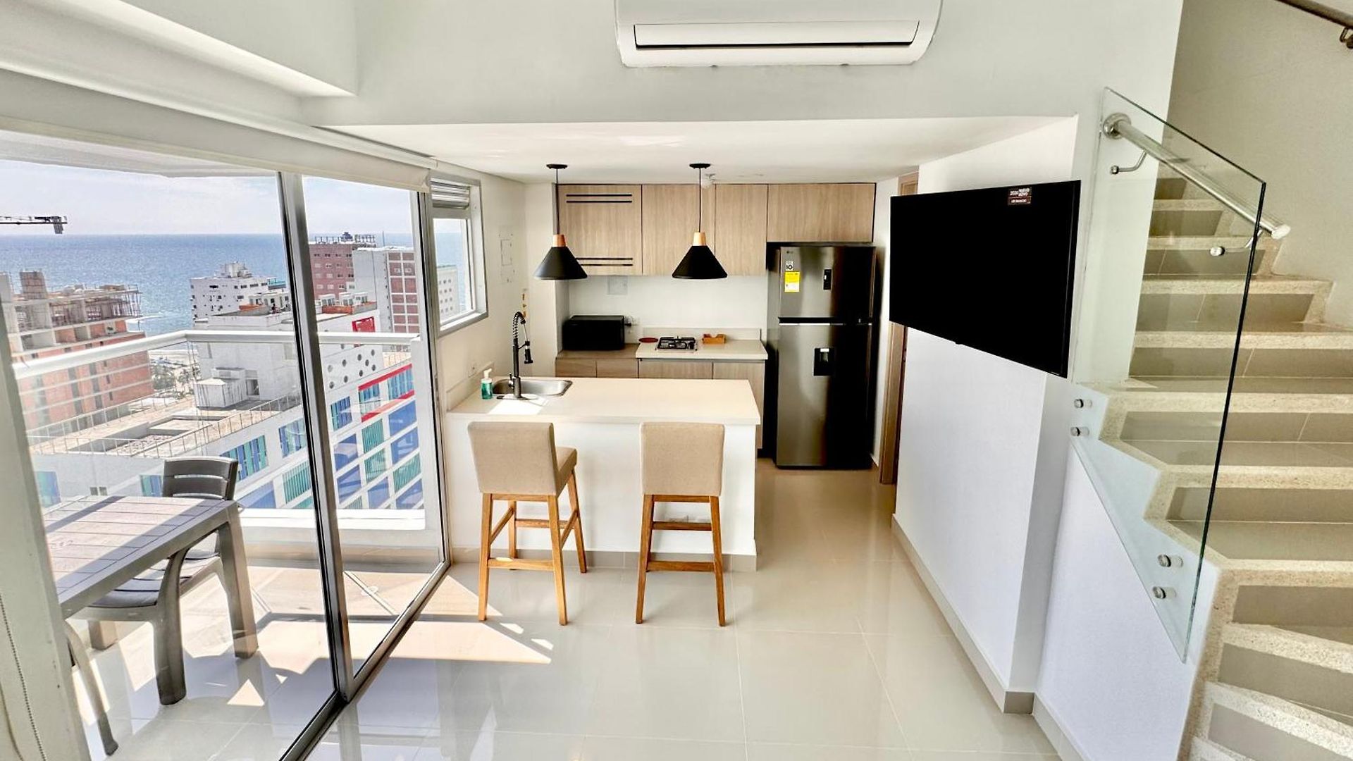 Espectacular Duplex En Bocagrande Con Vista Al Mar Y La Bahia